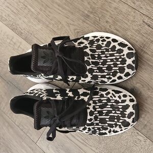Womens adidas leopard shoes size 8